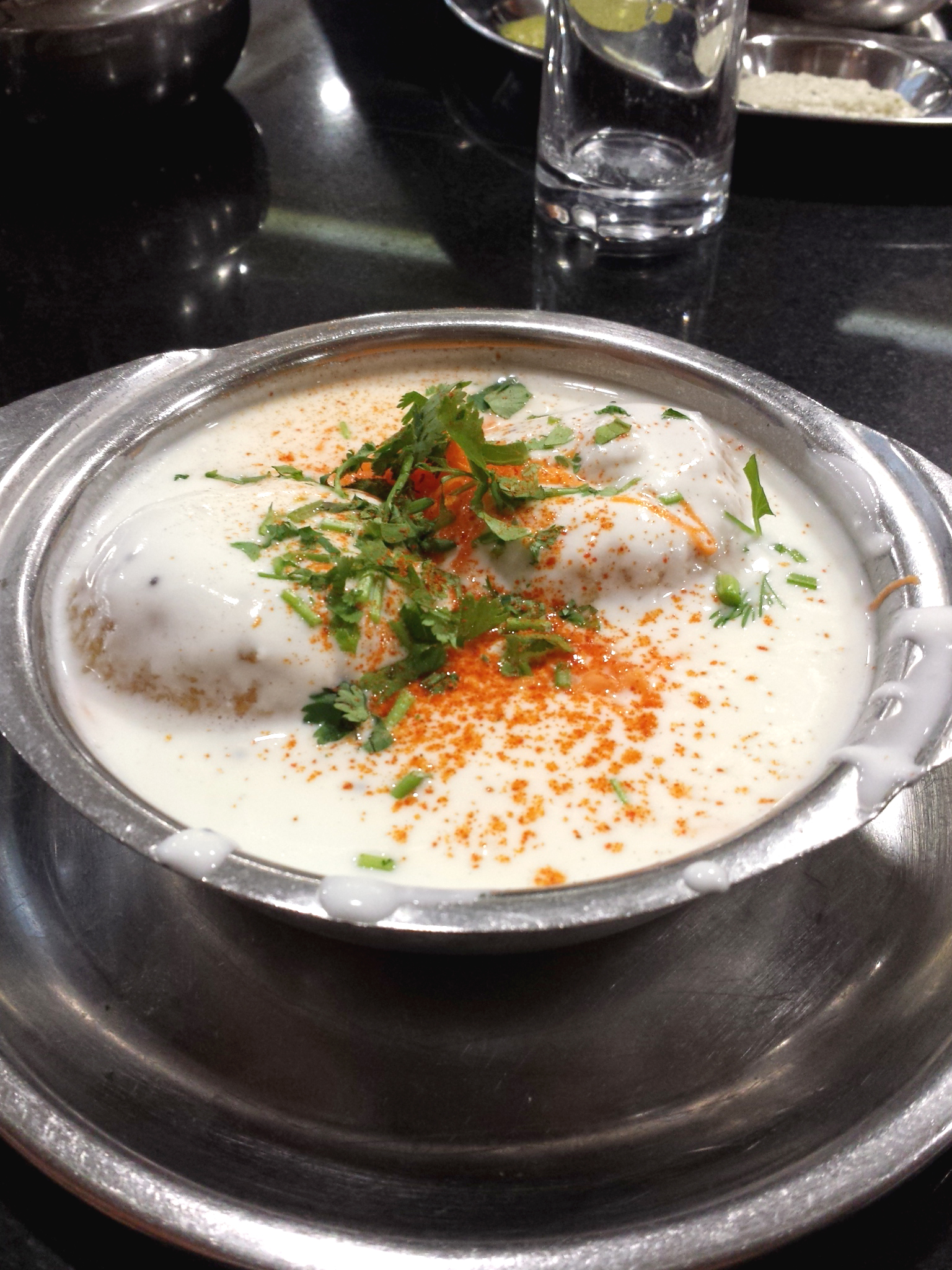 Hema_Saravanaa_Bhavan_vadai_yaourt_Paris_restaurant_indien_cuisine_monde