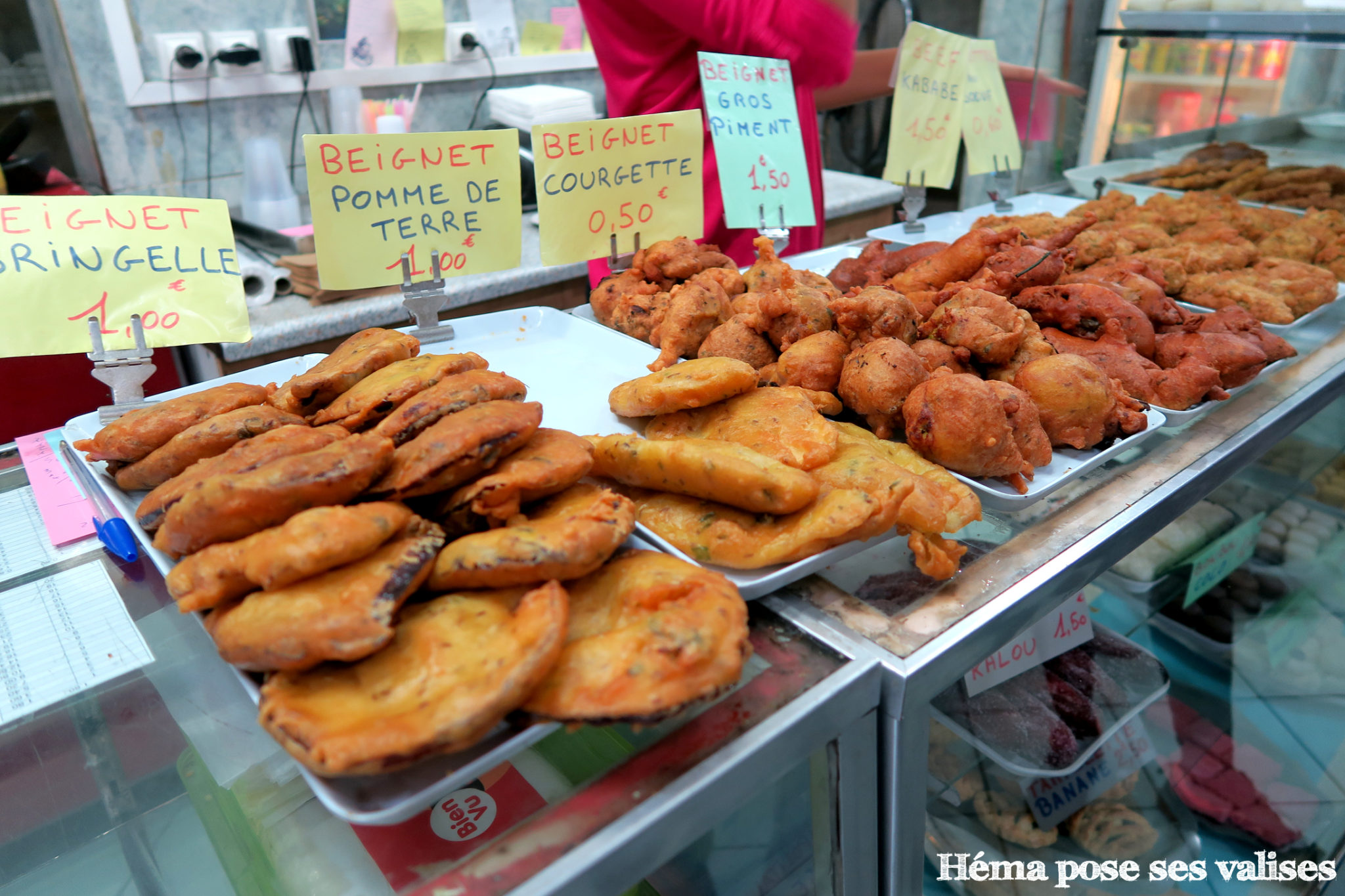 Beignets en vente au snack indien Le Massalé à Saint Denis à La Réunion