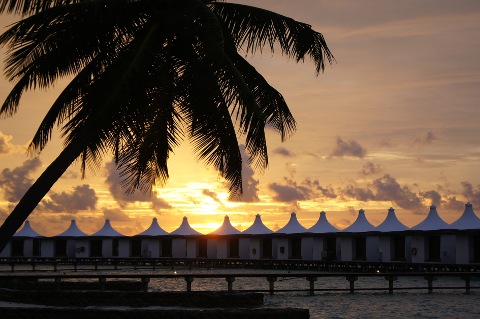 Hema_maldives_chayaa_lagoon_hakuraa_huraa_bungalow_sunrise