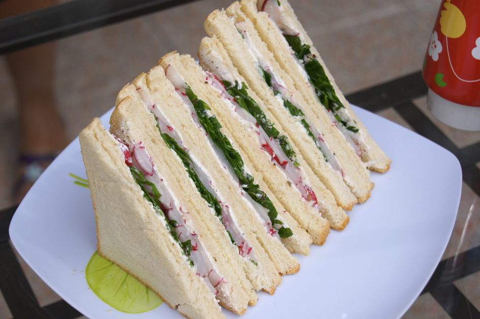 Club sandwich radis roquette et fromage frais