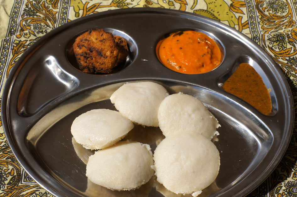 Hema_petit_dejeuner_indien_idli_vadai_chutney