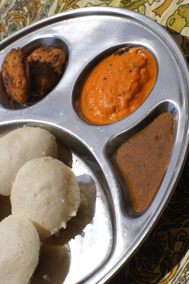 Hema_petit_dejeuner_indien_idli_vadai_chutney4