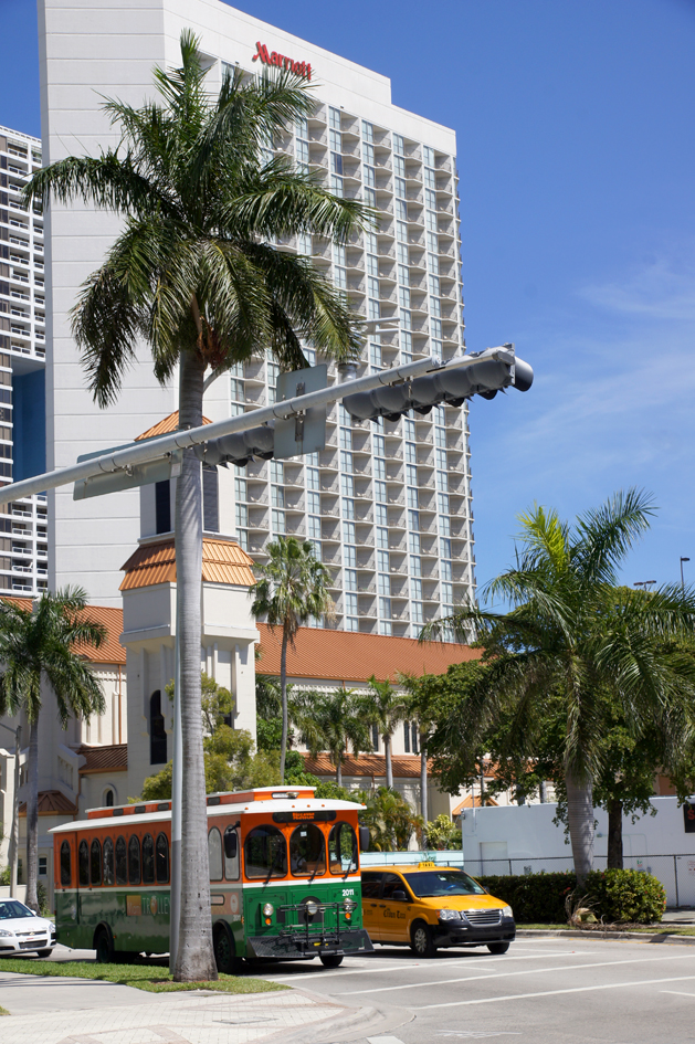 Hema_florida_miami_mariott-trolley-taxi