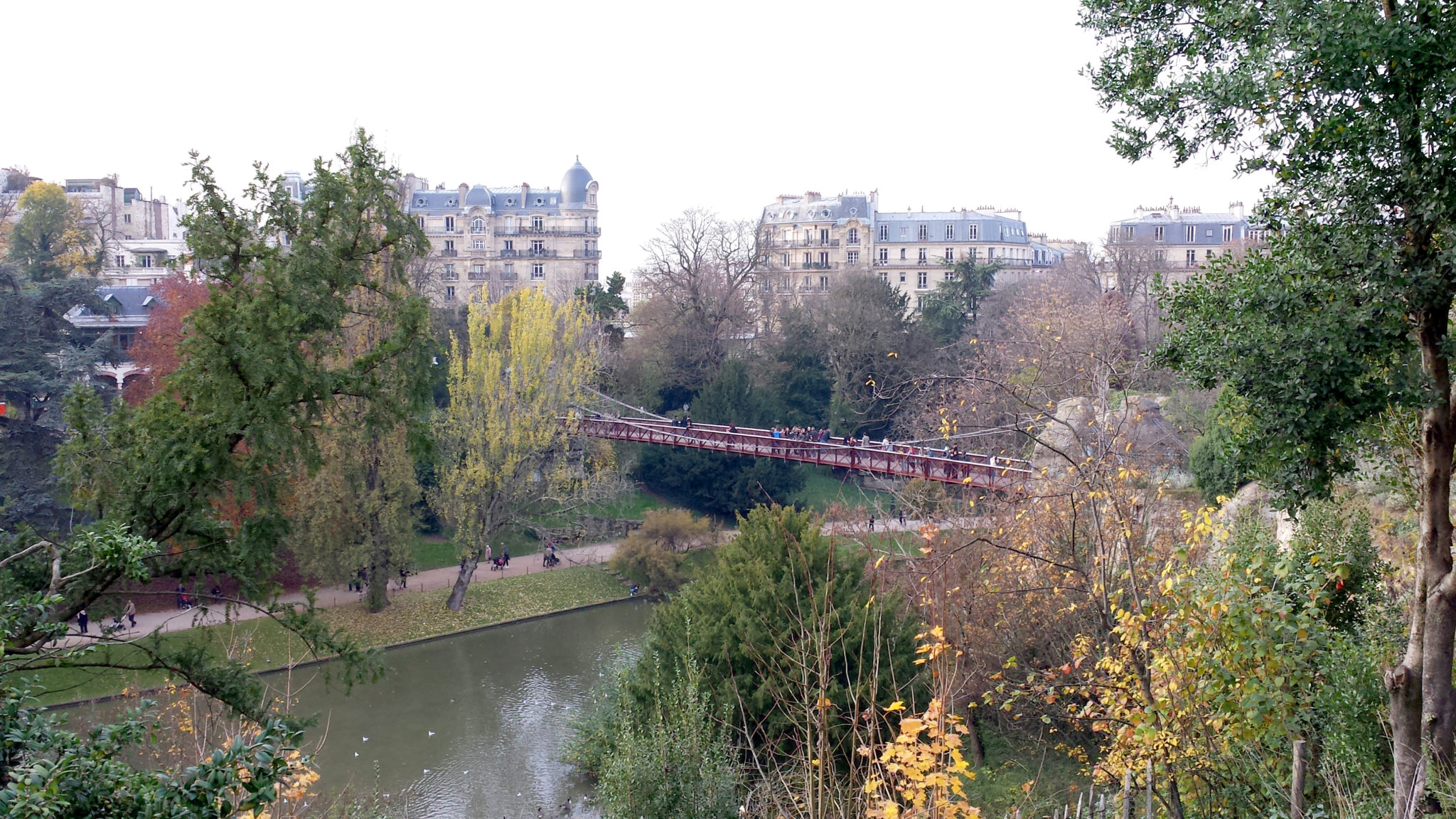 Hema_Paris_Buttes_de_chaumont_panorama_pont