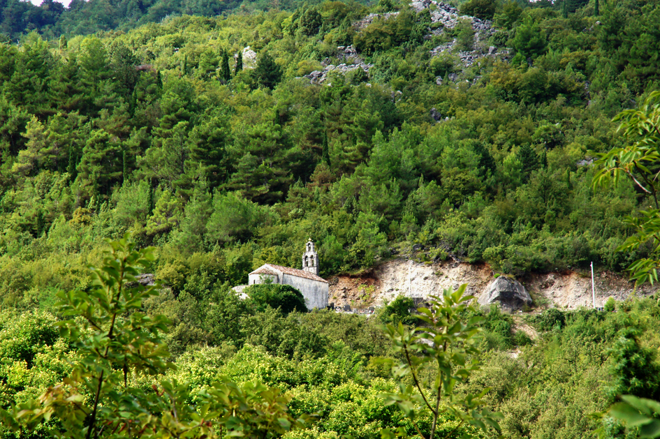 Hema_Montenegro_Godinje_Lake_Skadar_Church_hills_Blog_Voyage_Travel4