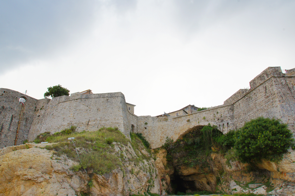 Hema_Montenegro_la_cote_adriatique_ulcinj_blog_voyage_travel_sunset_stari_grad_frontview