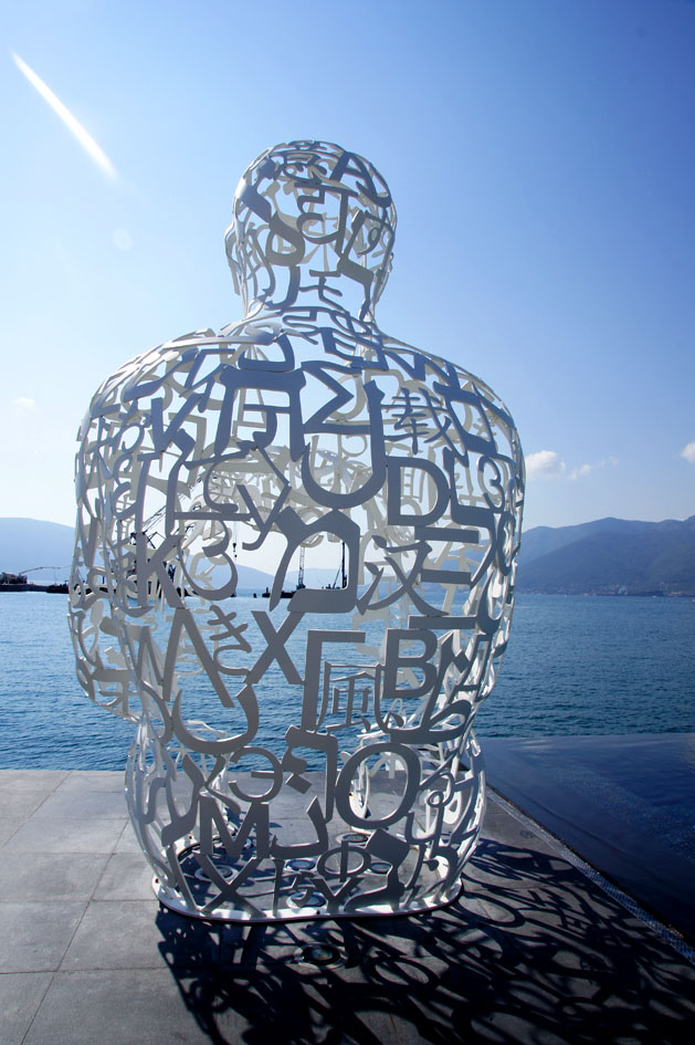 Hema_Blog_Voyage_travel_Porto_Montenegro_lido_sculpture