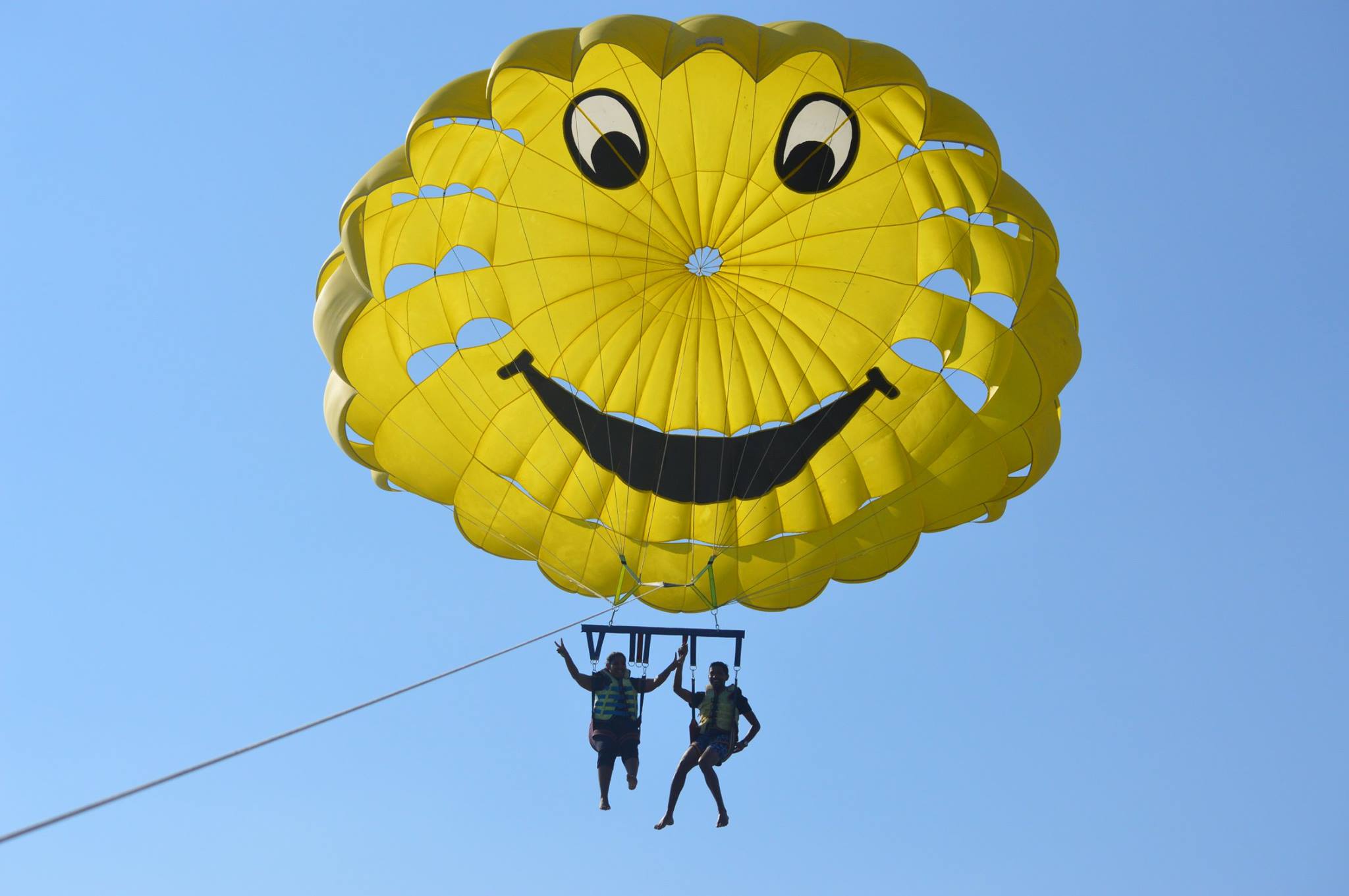 Hema_Montenegro_Budva_Parasailing_Smiley