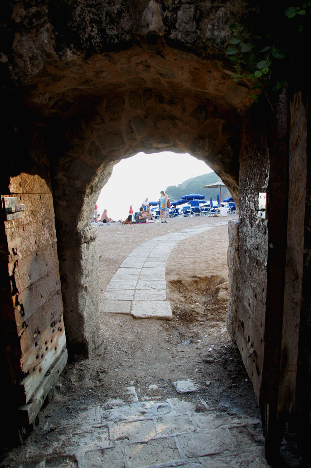 Hema_Montenegro_Budva_stari_grad_the_old_town_way_to_beach