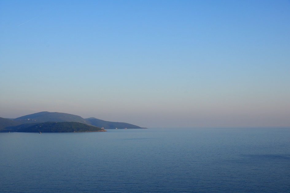 Hema_Montenegro_Lustica_peninsula_przno_beach_horizon_bleu_blog_voyage_travel16