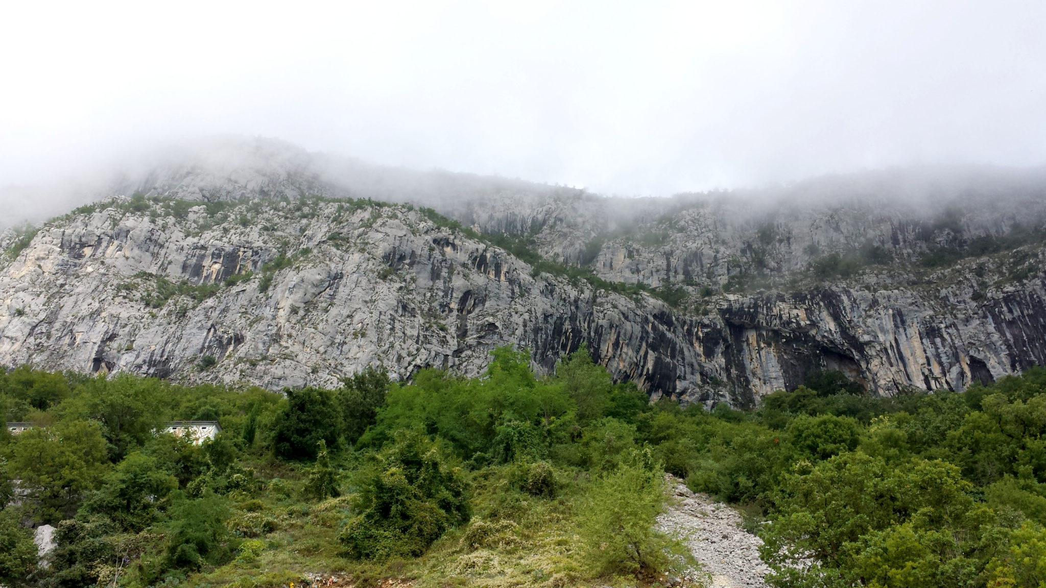 Hemaposesesvalises_Montenegro_Monastere_Ostrog3