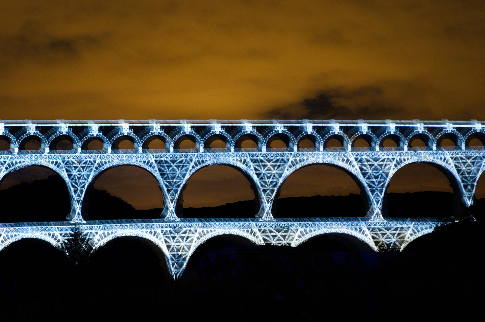 Hemaposesesvalises_pont_du_gard_unesco_anniversaire_11