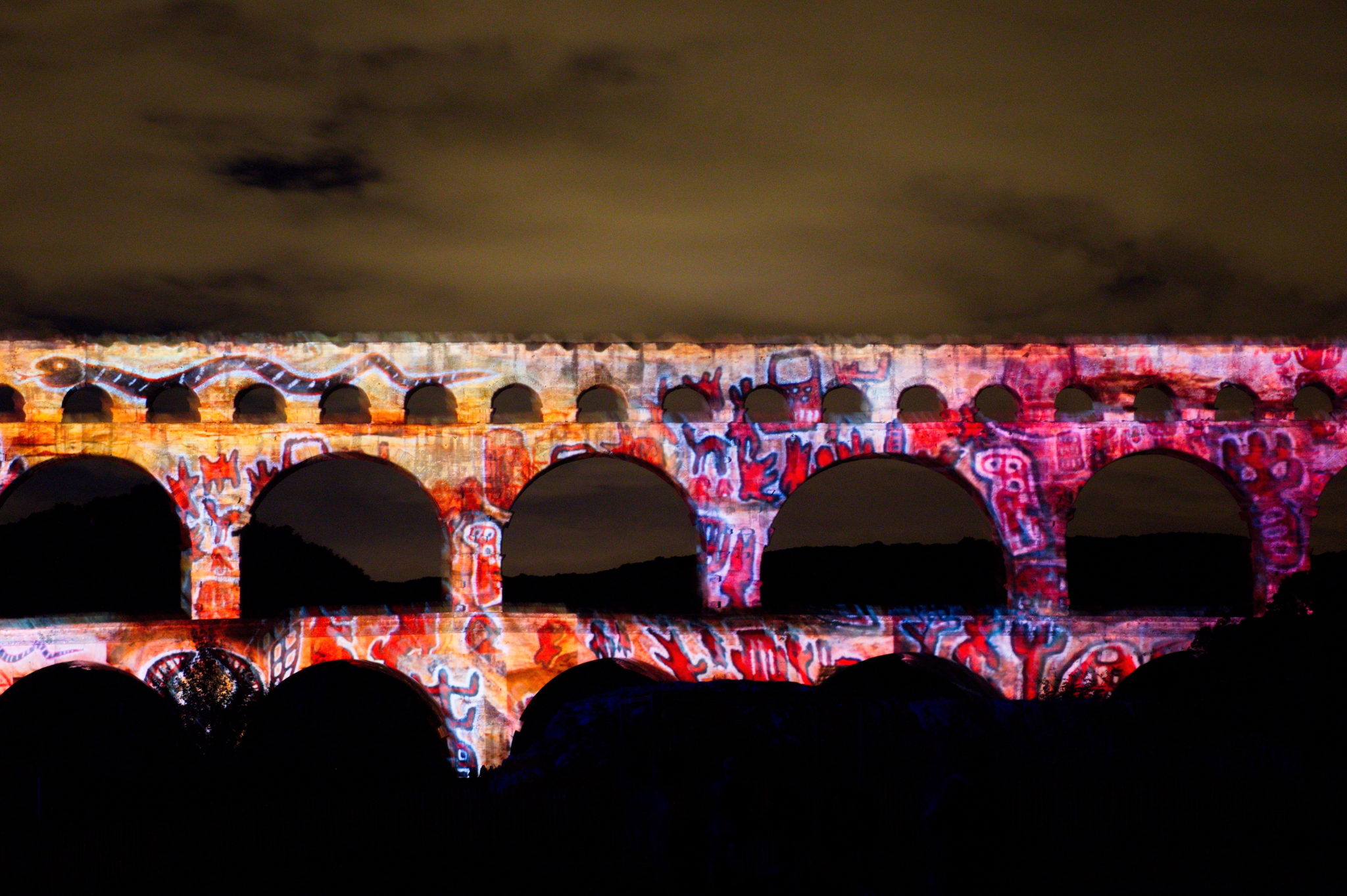 Hemaposesesvalises_pont_du_gard_unesco_anniversaire_17