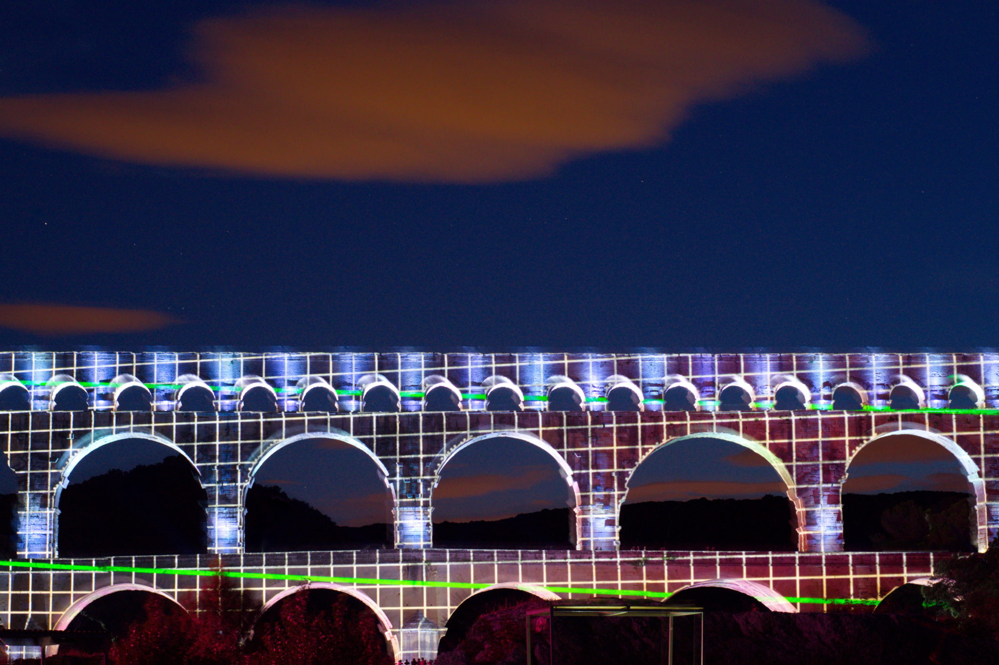 Hemaposesesvalises_pont_du_gard_unesco_anniversaire_2