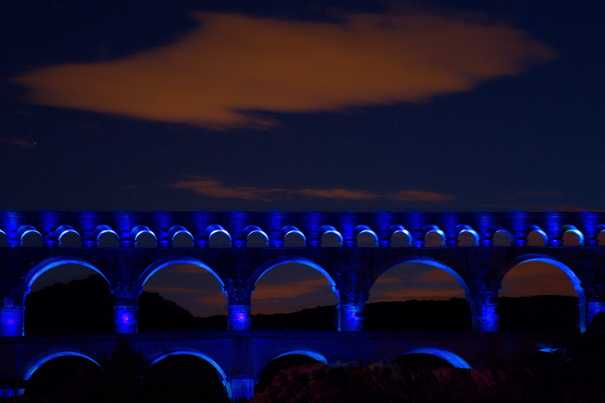 Hemaposesesvalises_pont_du_gard_unesco_anniversaire_3