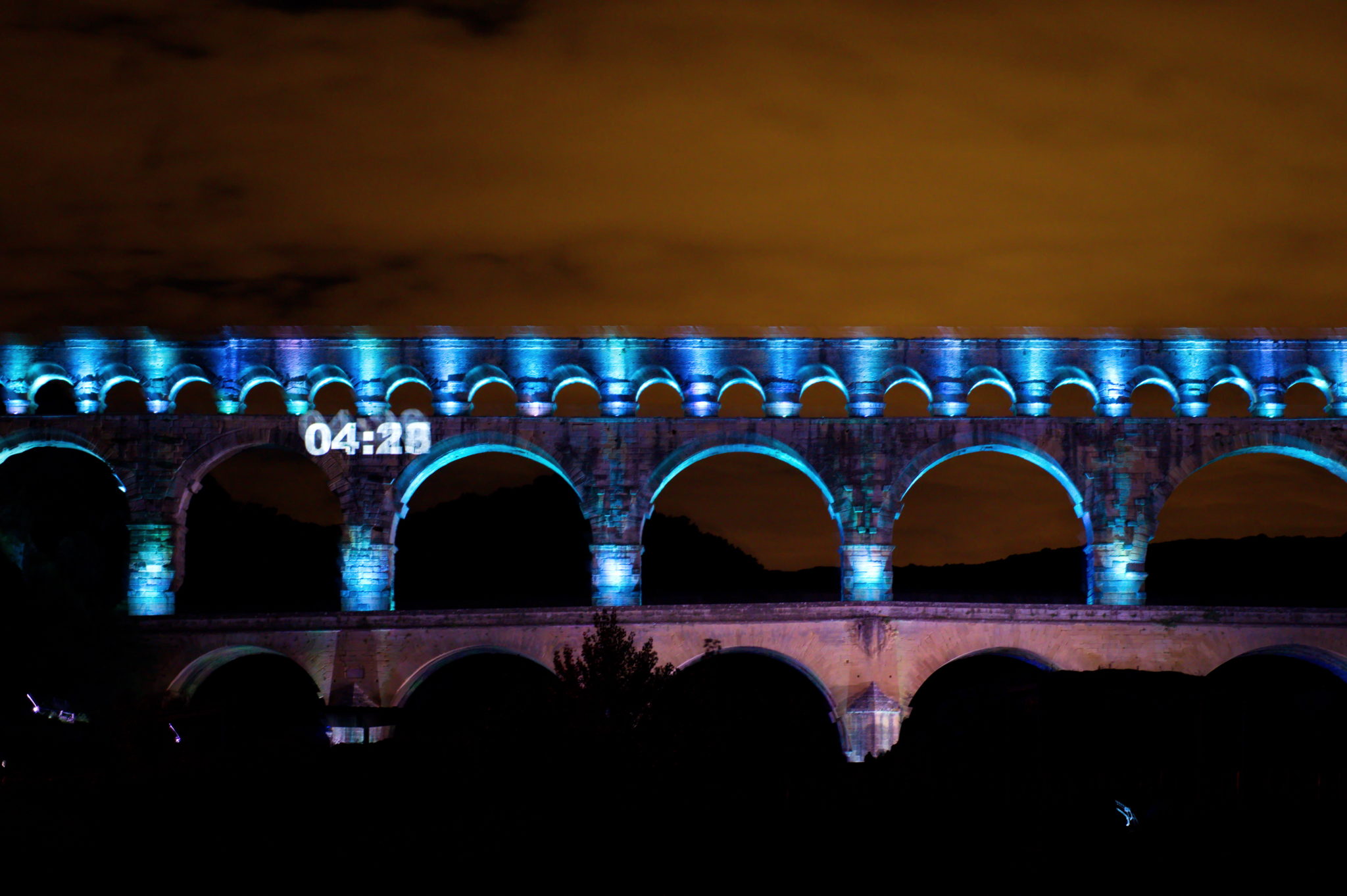 Hemaposesesvalises_pont_du_gard_unesco_anniversaire_5