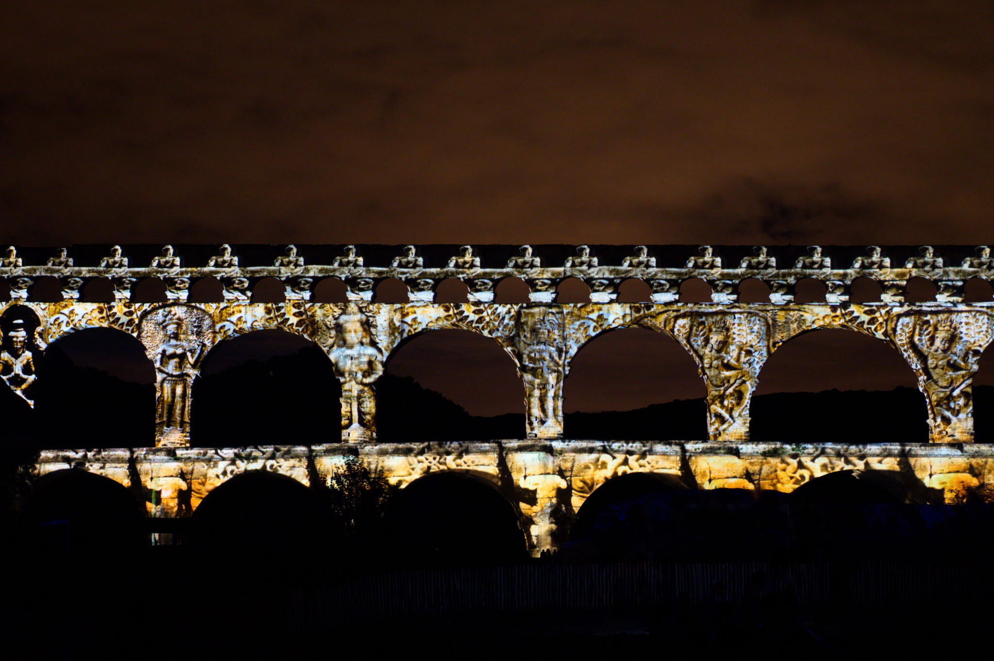 Hemaposesesvalises_pont_du_gard_unesco_anniversaire_6