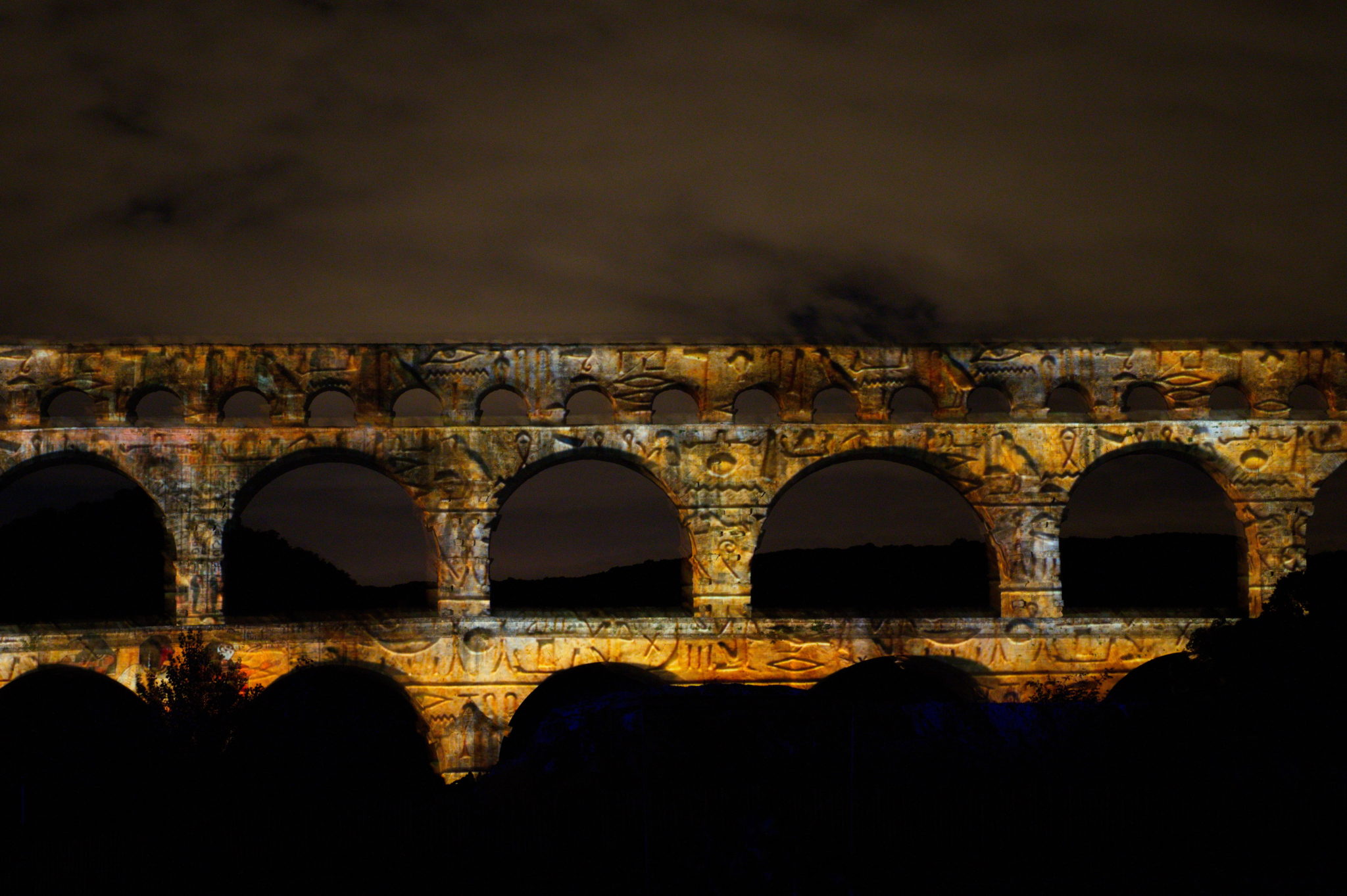 Hemaposesesvalises_pont_du_gard_unesco_anniversaire_8