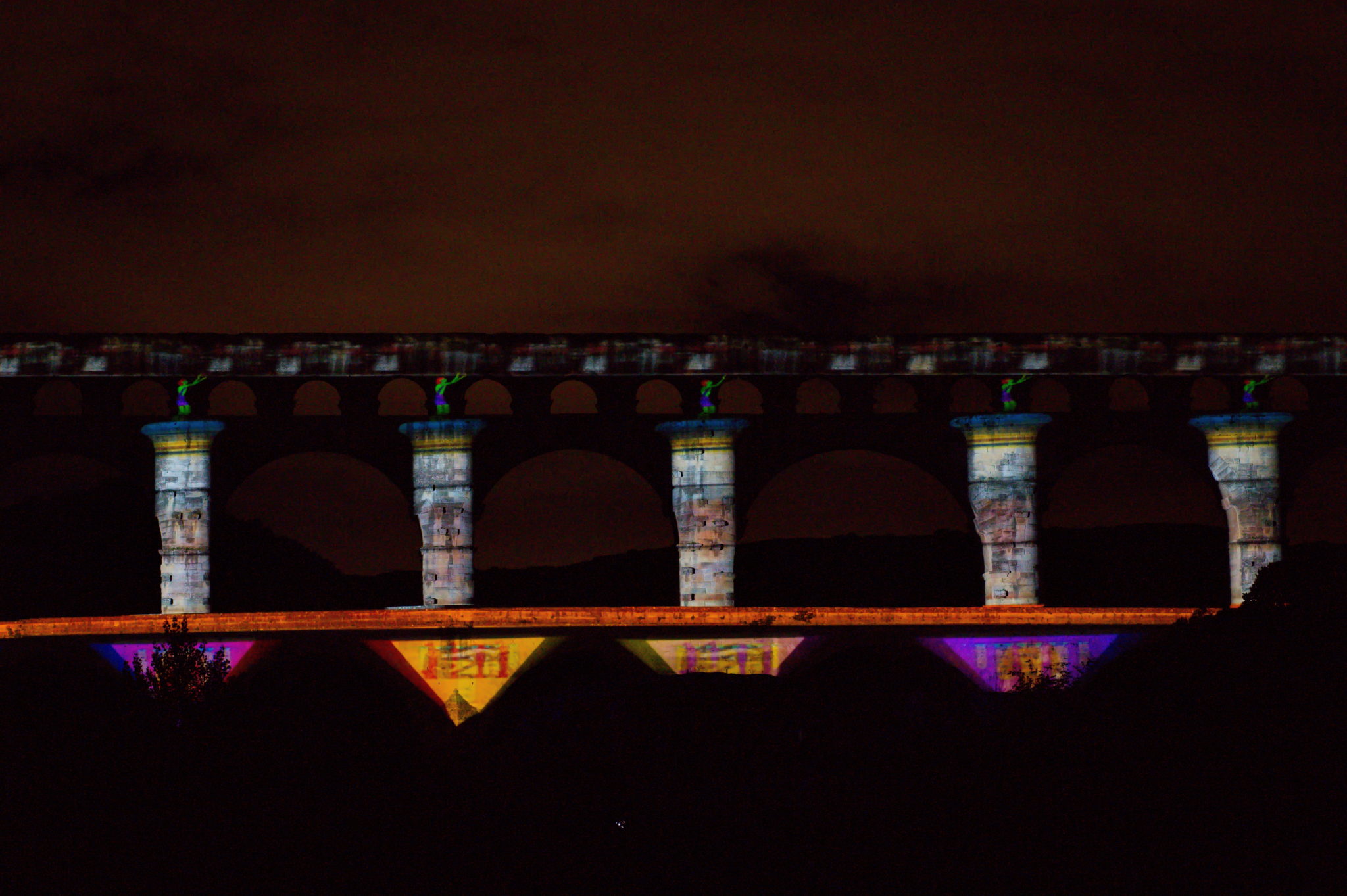 Hemaposesesvalises_pont_du_gard_unesco_anniversaire_9