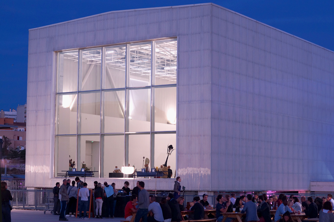 Hemaposesesvalises_friche_belle_de_mai_rooftop_marseille4