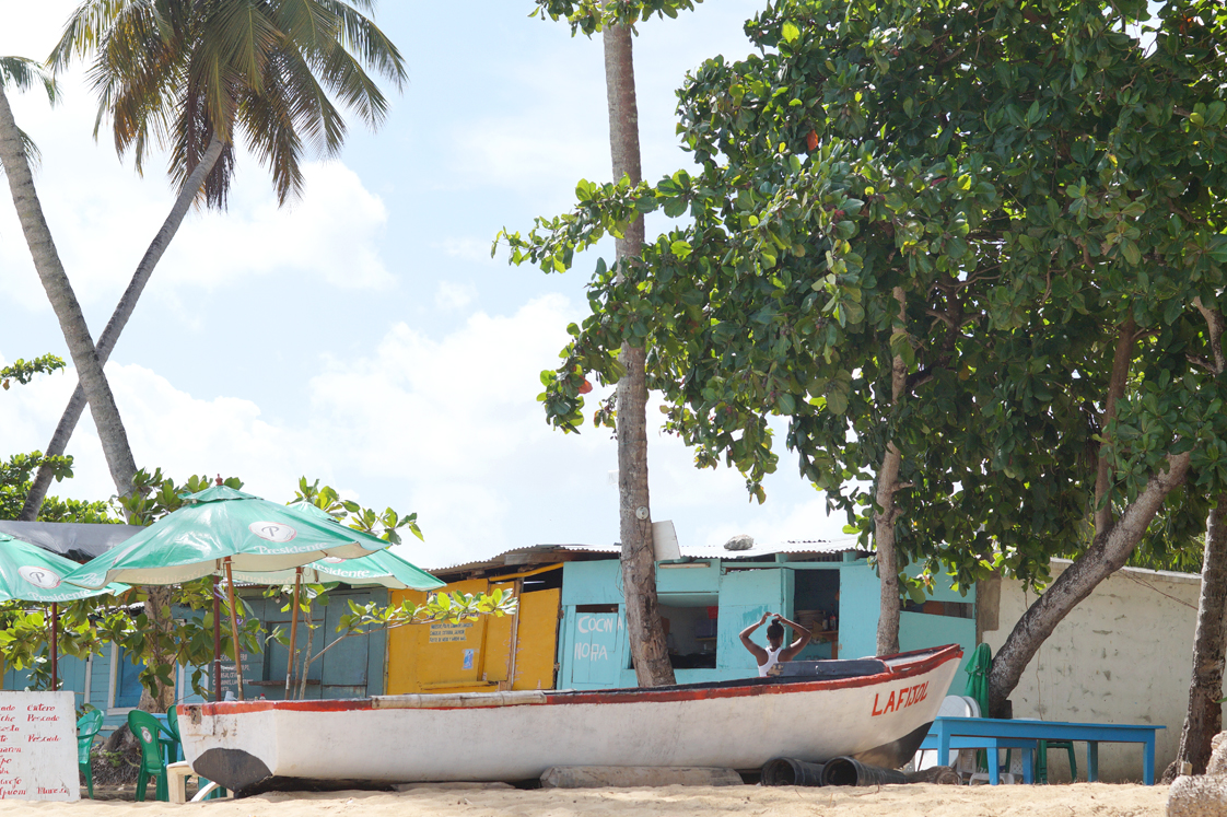 Hema_pose_ses_valises_republique_dominicaine_las_terrenas_3