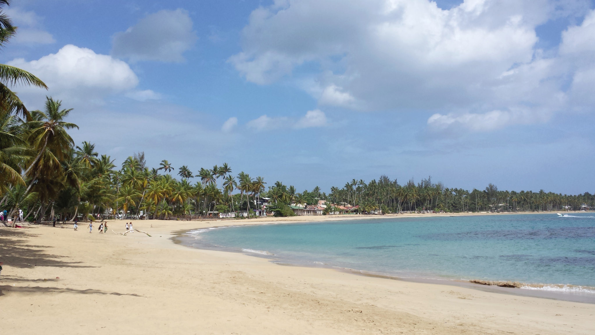 Hema_pose_ses_valises_republique_dominicaine_las_terrenas_plage_panoramique_10