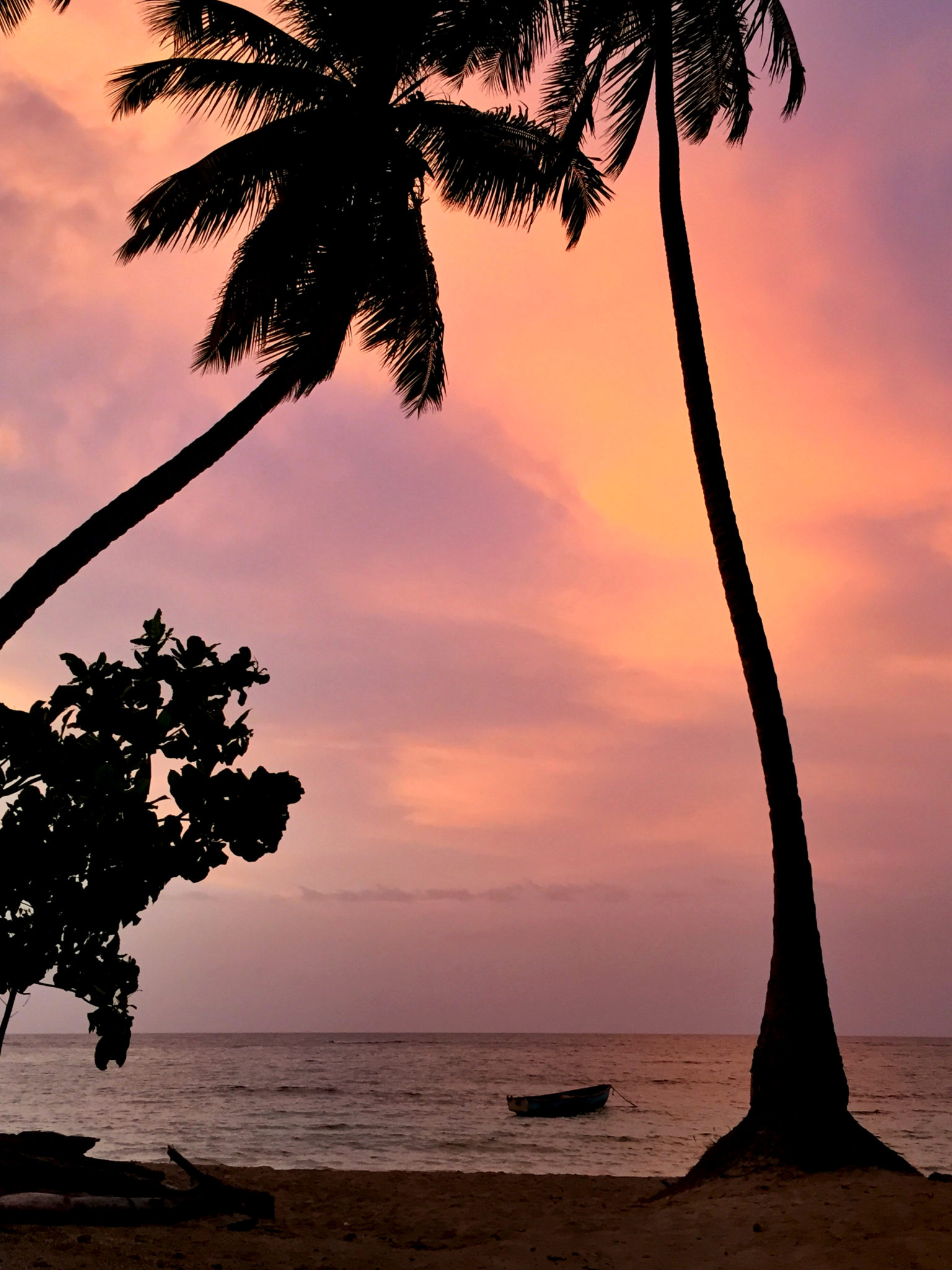 Hema_pose_ses_valises_republique_dominicaine_las_terrenas_sunset_13