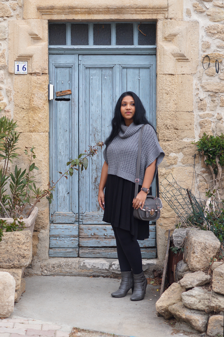 Hema_pose_ses_valises_look_blog_mode_pull_oversize_gris