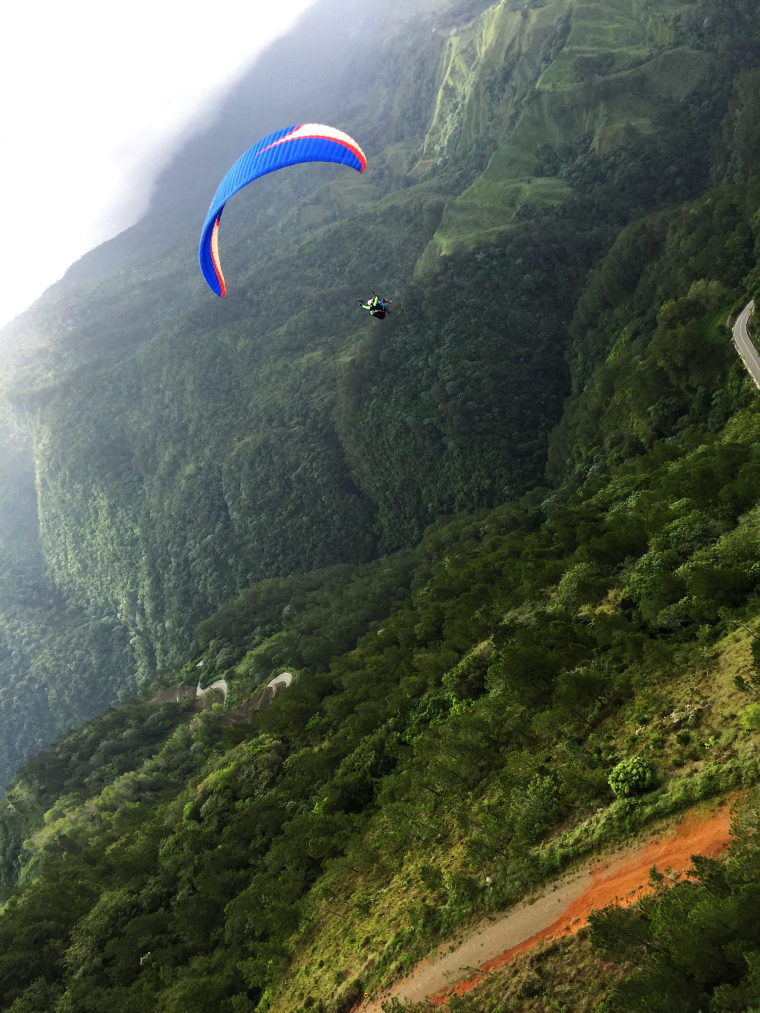 Republique_dominicaine_jarabacoa_parapente_hema_pose_ses_valises_experience