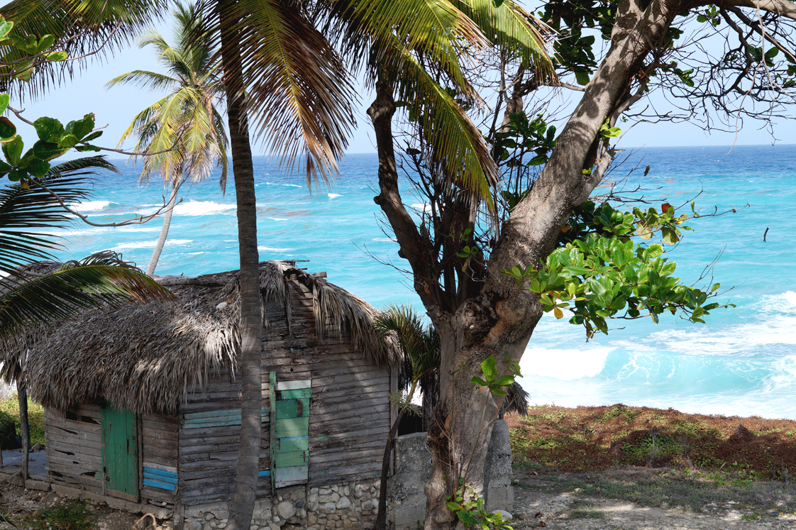 Roadtrip_republique_dominicaine_route_44_maison_bois_plage