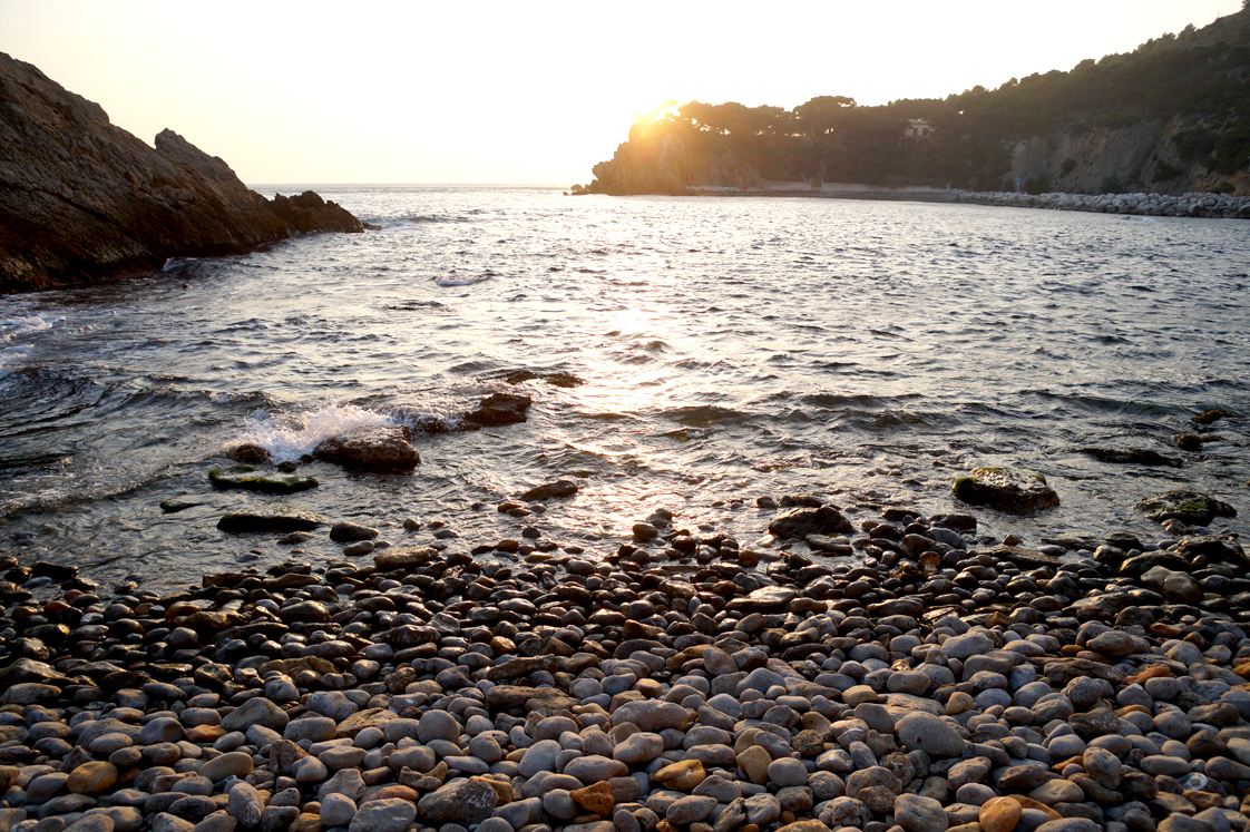 Mermaid wish - Calanque Figuière Bouches du rhone_ galets- coucher de soleil