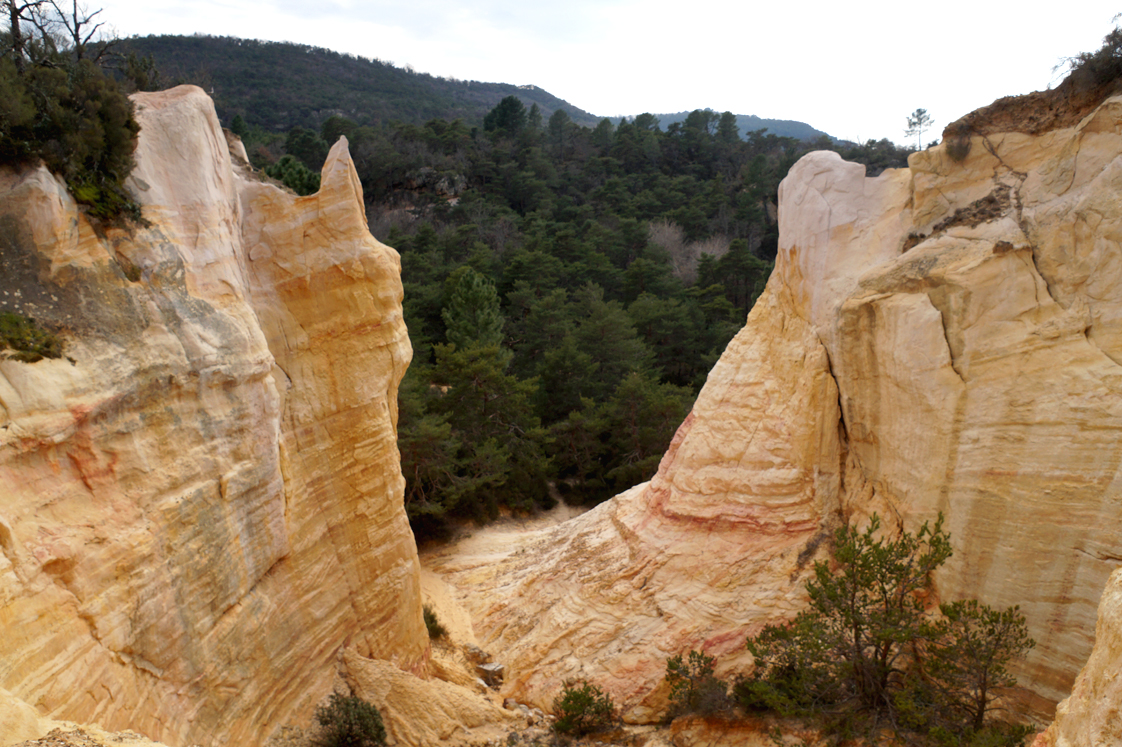 Rustrel_colorado_provencal_cirque_de_barries_panorama