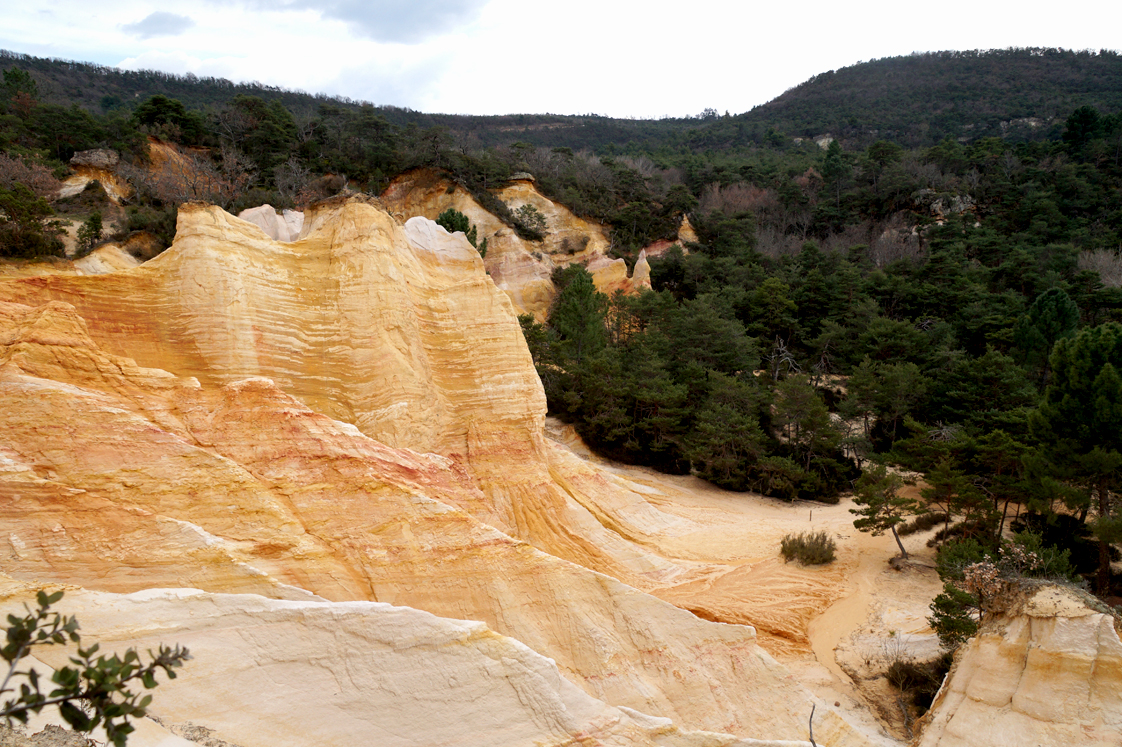 Rustrel_colorado_provencal_cirque_de_barries_vue