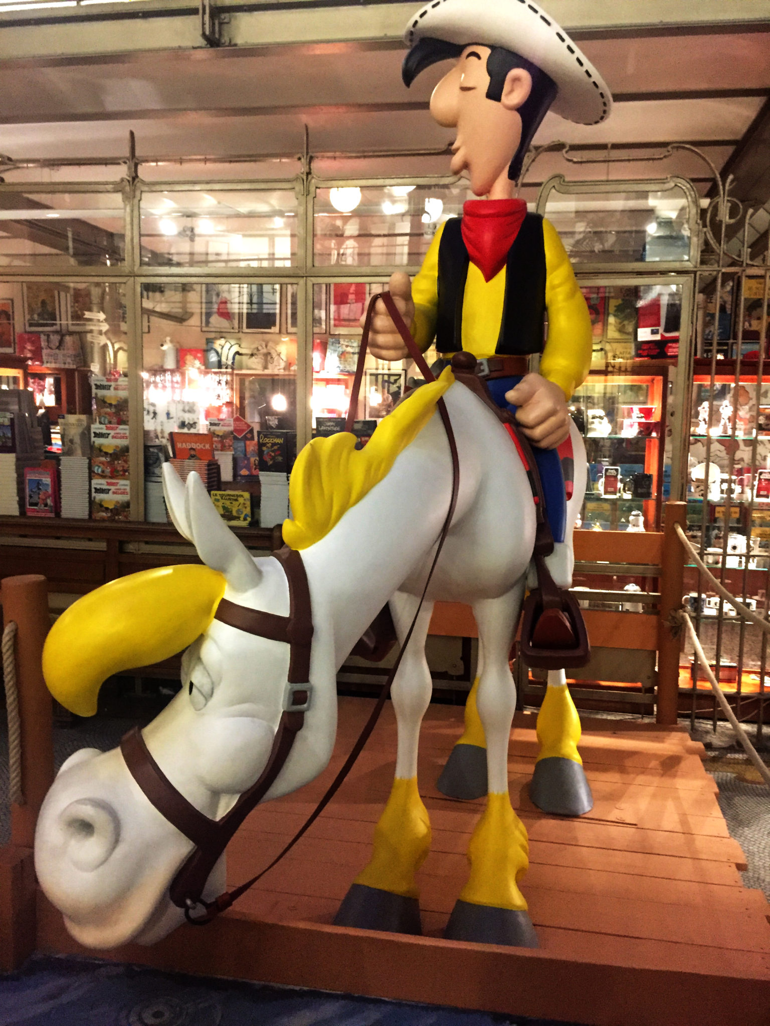 Hema_Bruxelles_Centre_Belge_Bande_Dessinee_lucky_luke_jolly_jumper