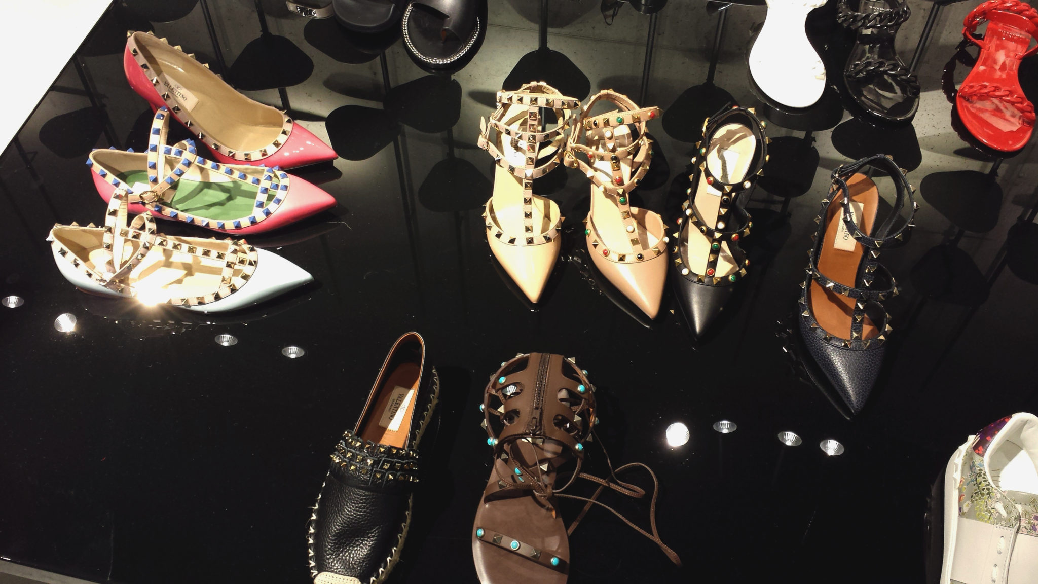 Hema_Bruxelles_bonnes_adresses_shopping_fashion_smets_valentino_rockstud