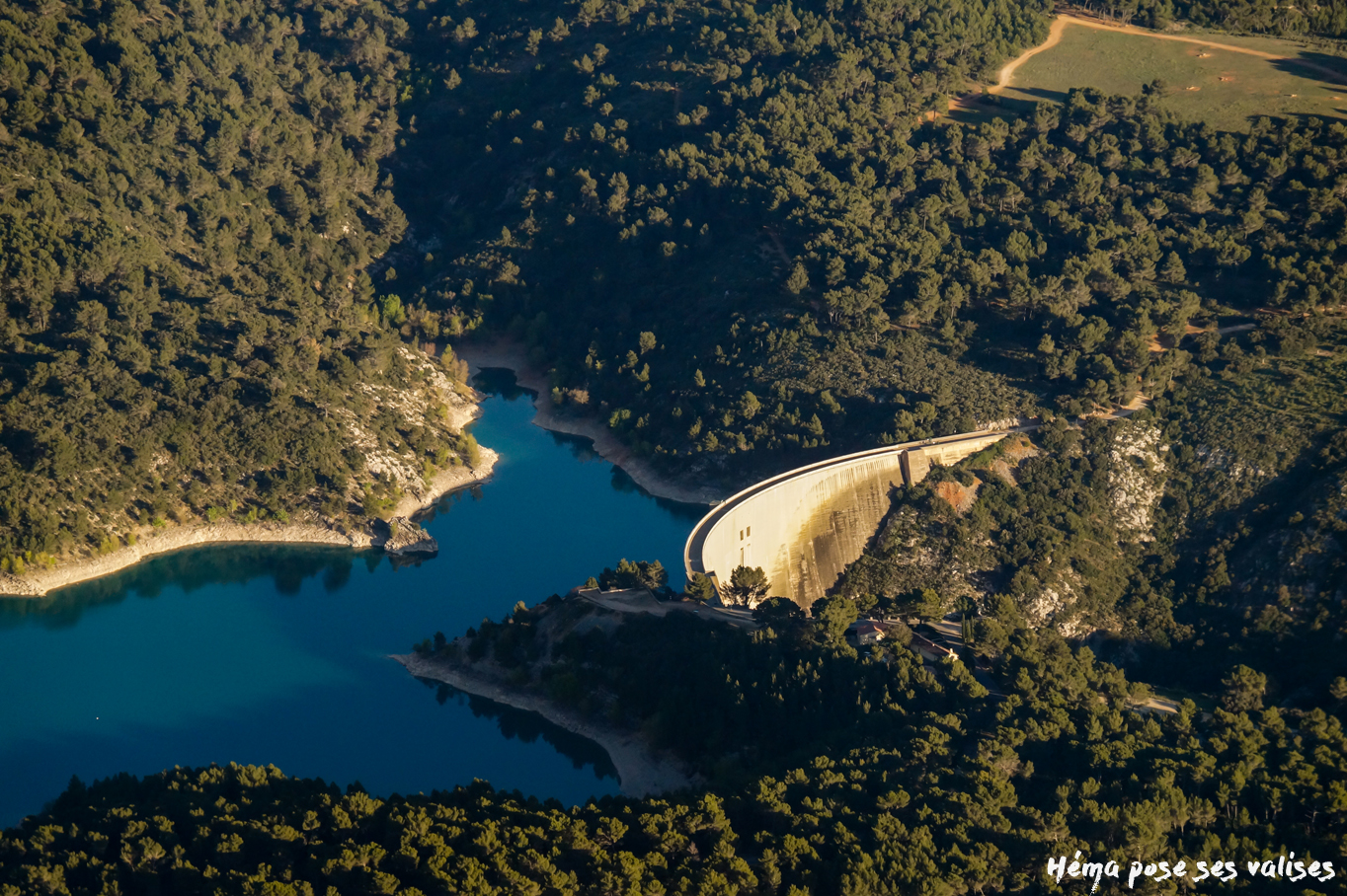 Hema_up_in_the_air_barrage_bimont_mont_sainte_victoire