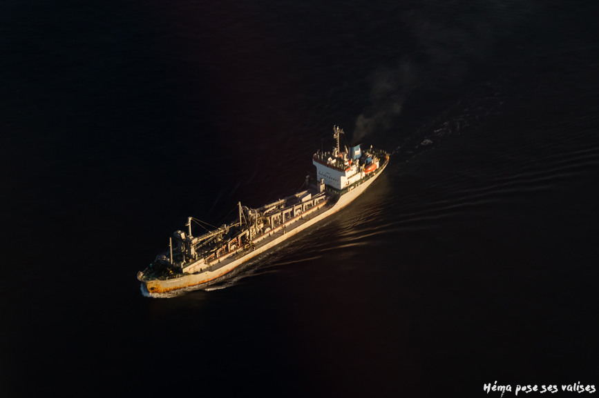Hema_up_in_the_air_bateau_cargo_mediterranee_vue_ciel