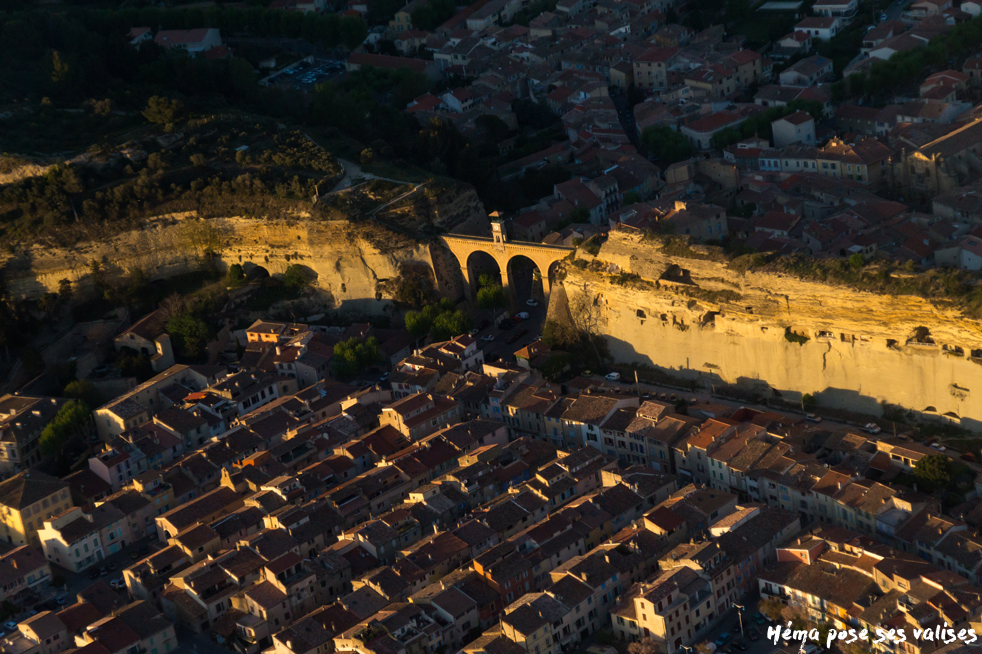 Hema_up_in_the_air_saint_chamas_horloge_aqueduc_vue_ciel