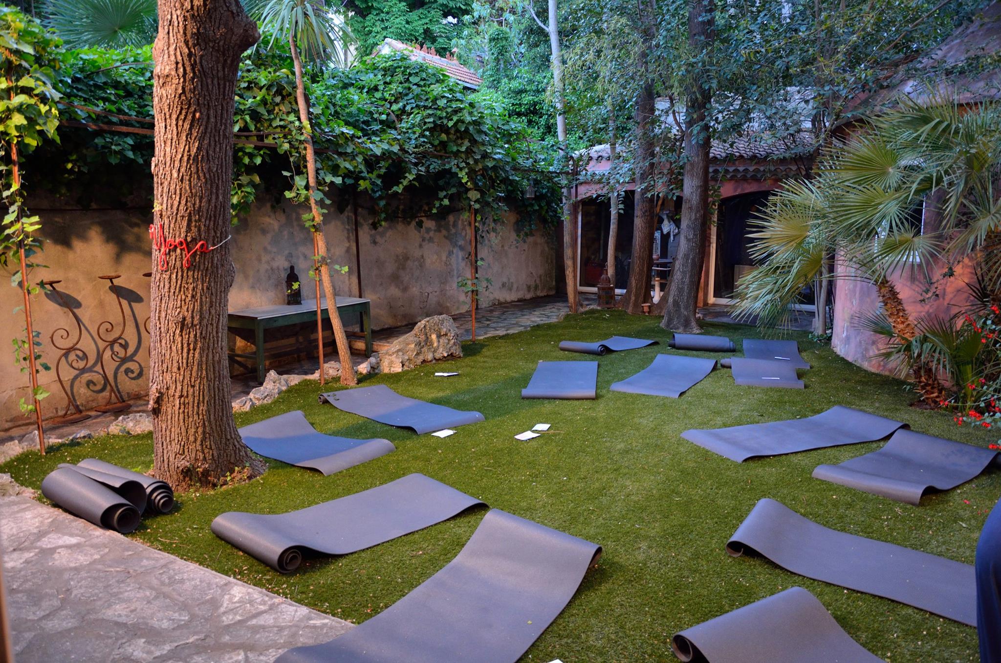 Weleda_bioty_tour_espace_cote_calanques_marseille_jardin-tapis_yoga