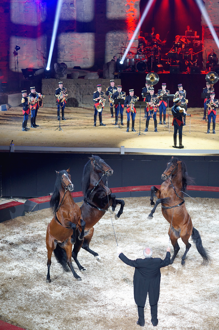 Theatre_antique_orange_trio_chevaux_cabre_alexis_gruss_2016