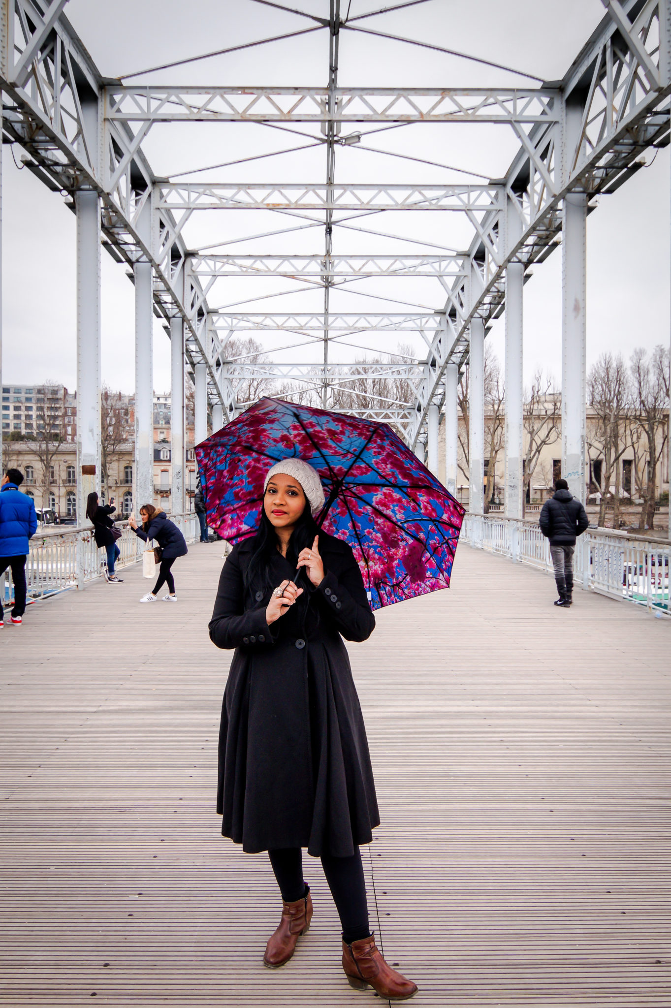 Hemaposesesvalises_Happysweeds_Cherry_Umbrella_passage_debilly_winter_paris_blog_mode