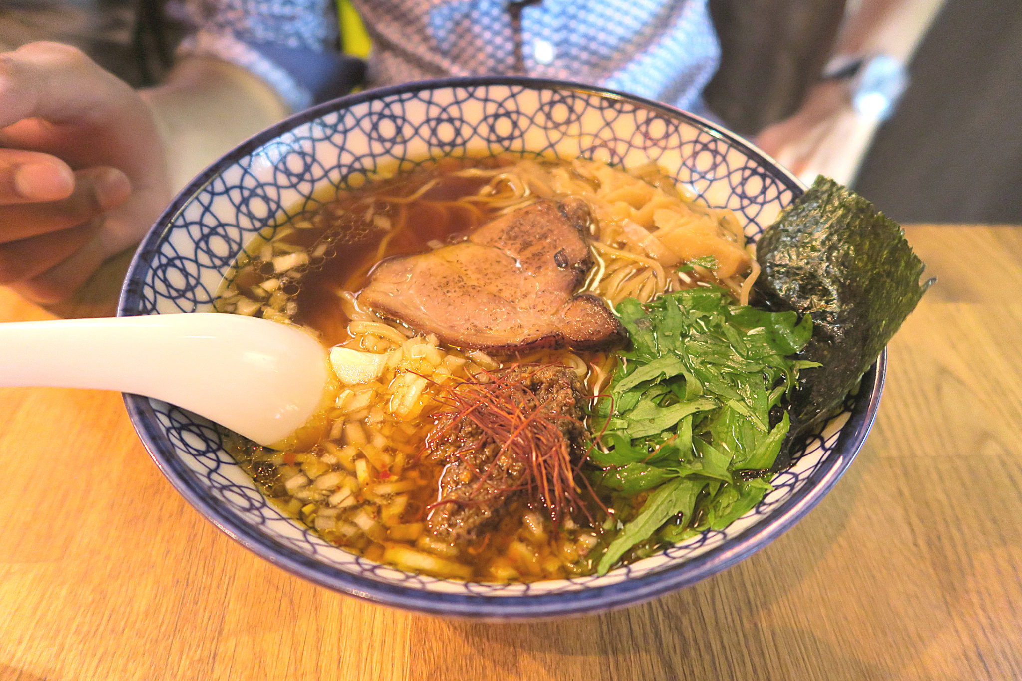 Bol de ramen servi dans le restaurant japonais Kodawari Ramen à Paris
