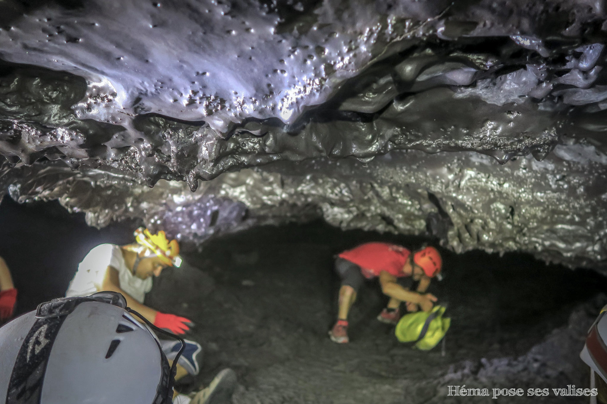 Certains passages demandent de s'accrouprir ou plus lors des visites des tunnels de lave à La Réunion