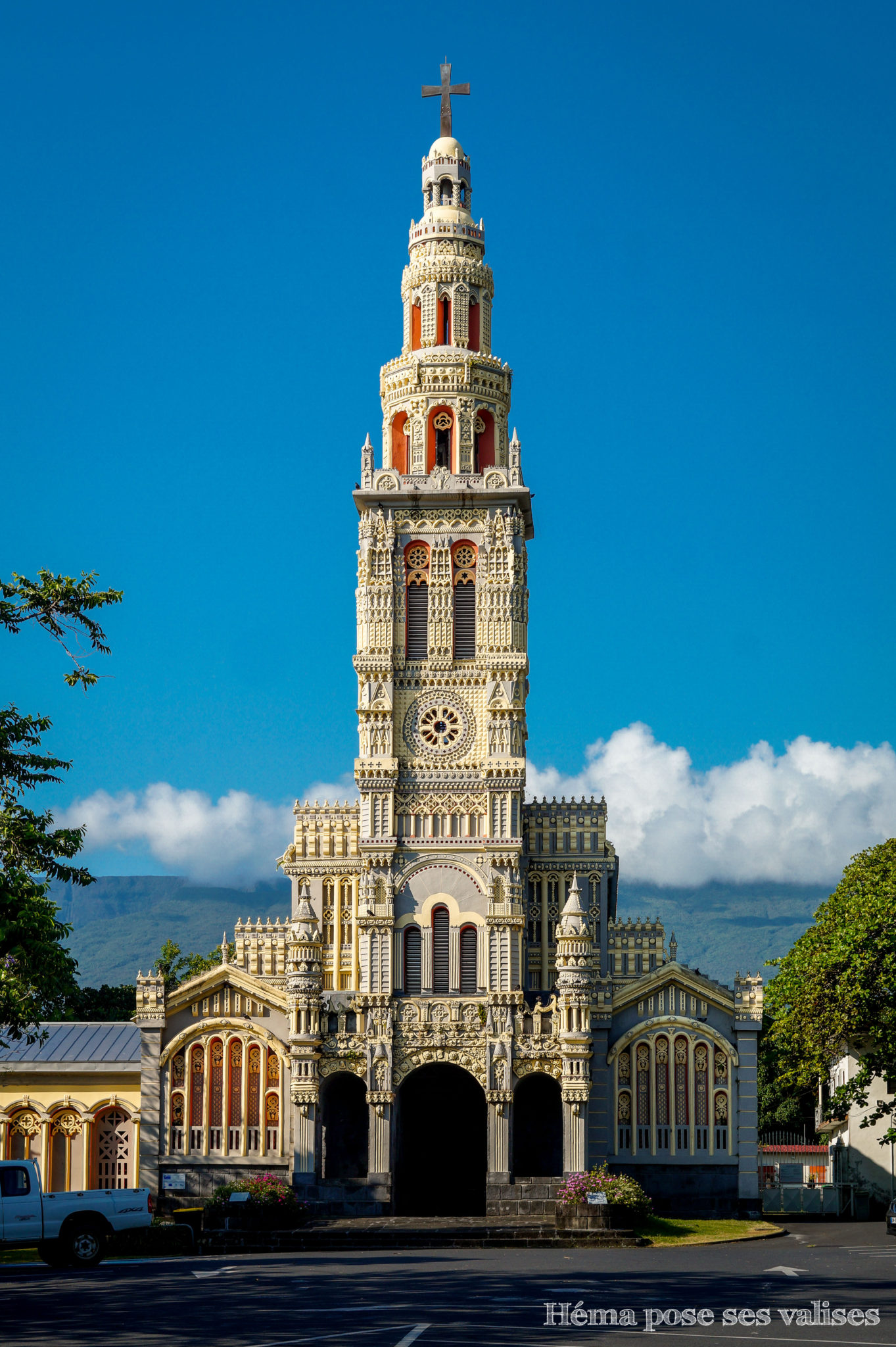 Façade de l'église Saint Anne à l'île de La Réunion
